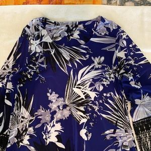 Polyester tunic fringe bordered sleeves 1X. Blue black gray print like new